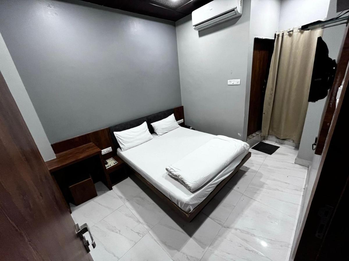 Hotel Shankar Ujjain Buitenkant foto