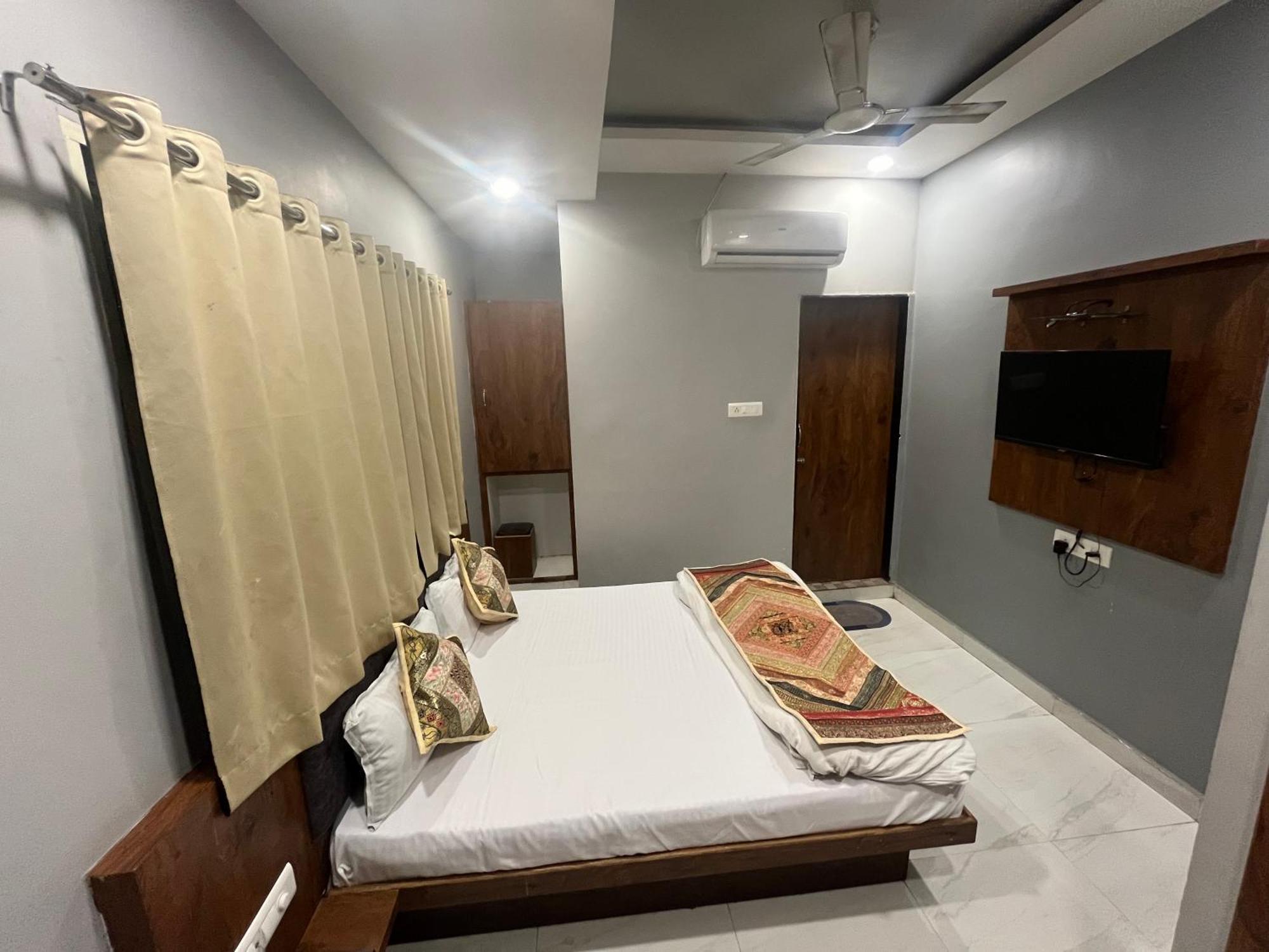 Hotel Shankar Ujjain Buitenkant foto