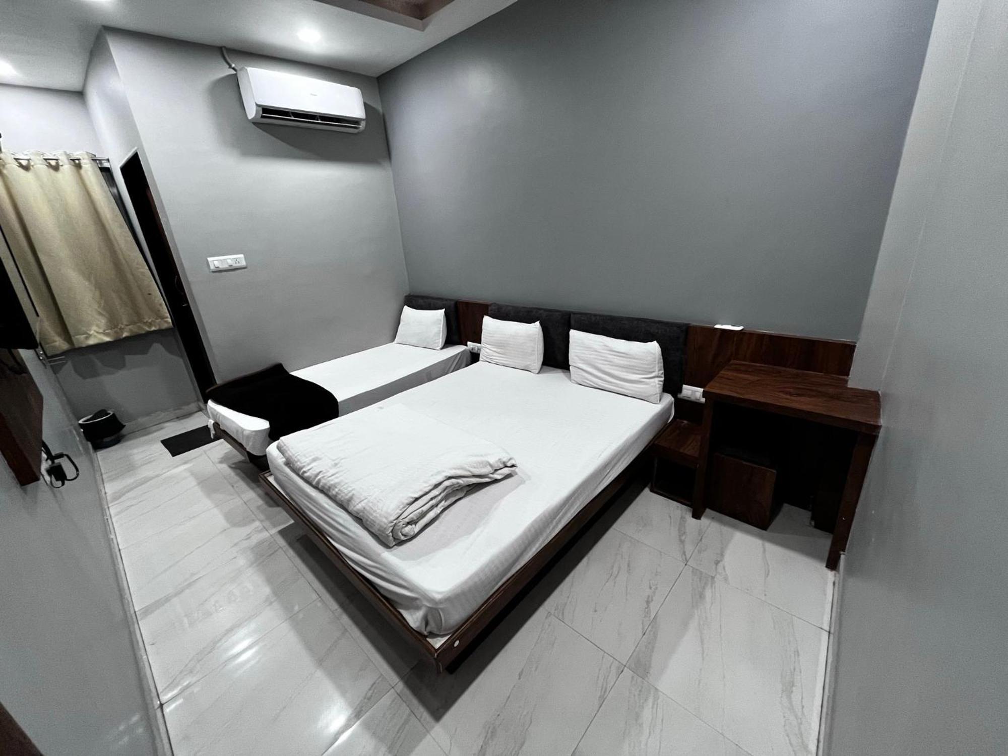 Hotel Shankar Ujjain Buitenkant foto