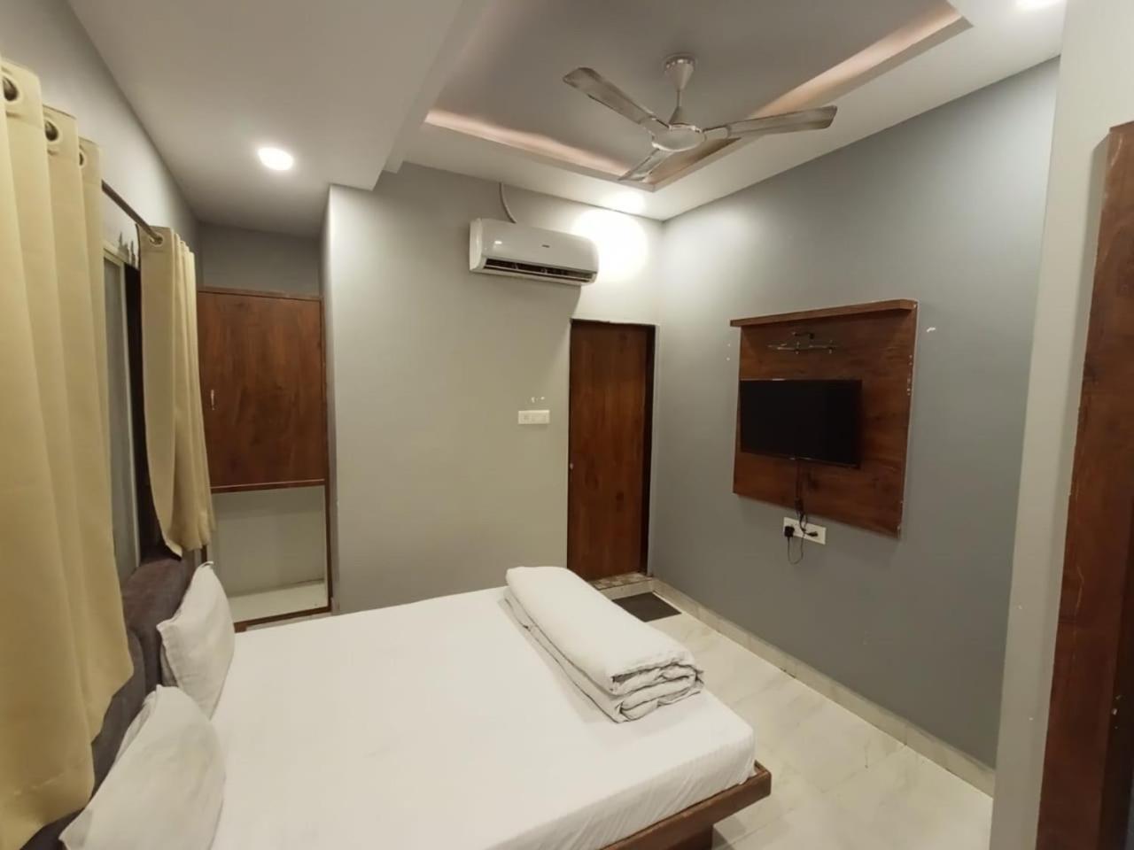 Hotel Shankar Ujjain Buitenkant foto