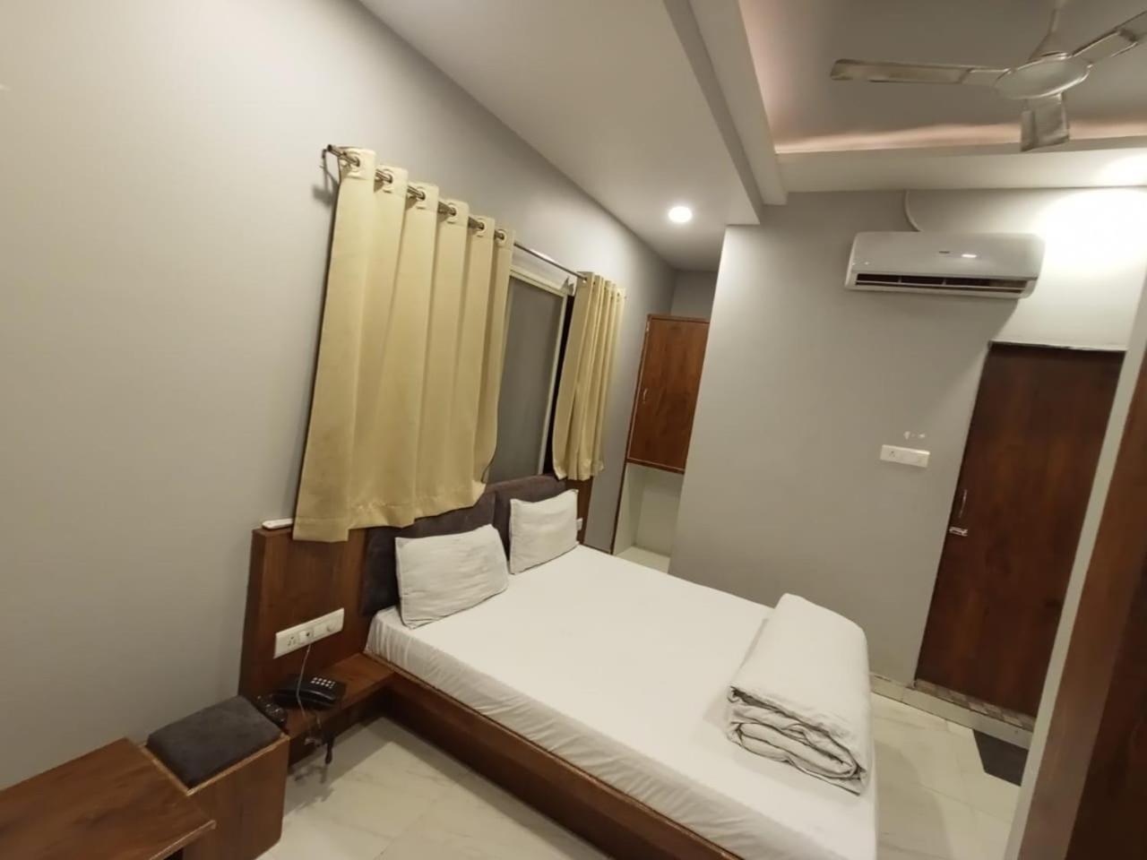 Hotel Shankar Ujjain Buitenkant foto